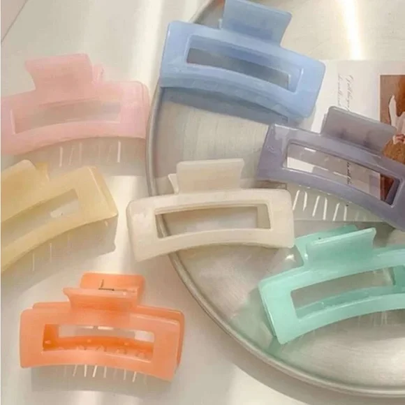 NEW| 3pcs Random Colors Hair Clips - Picture 3 of 4